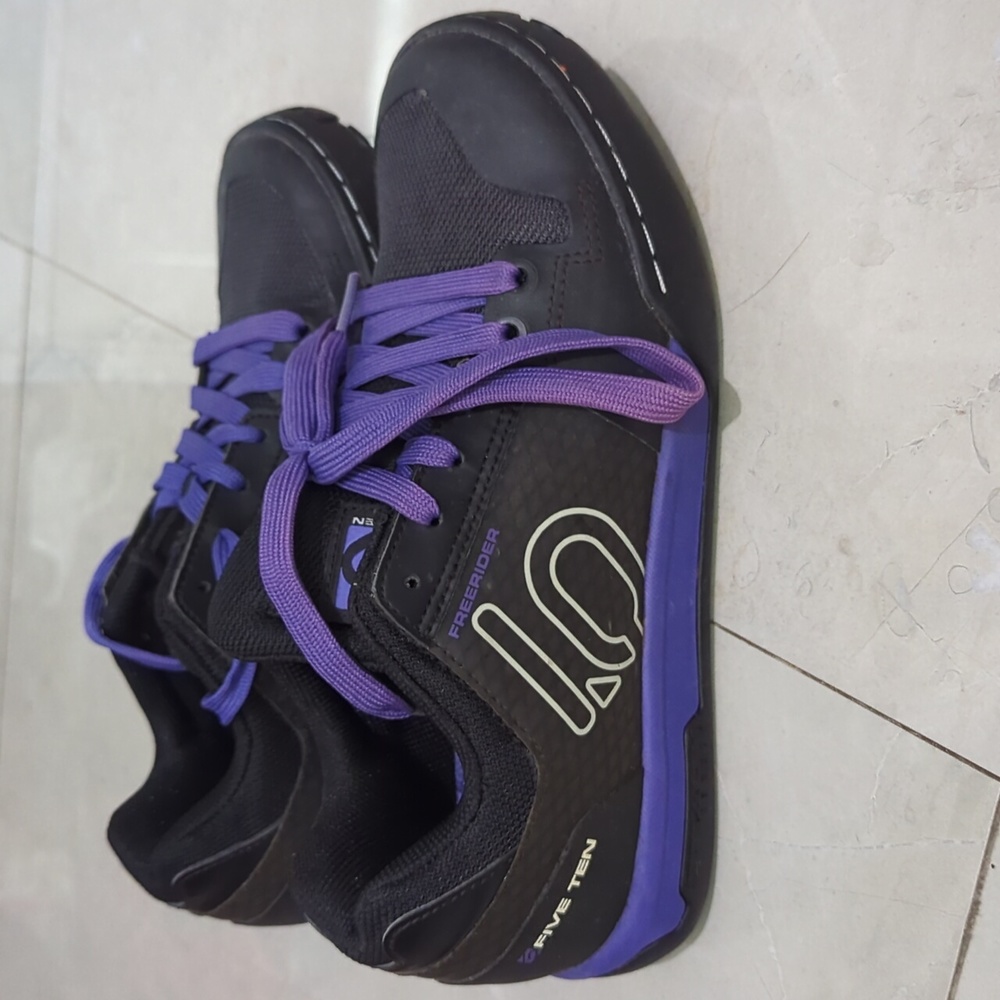 Five ten Stealth sz 8.5 runs a real women's 8.